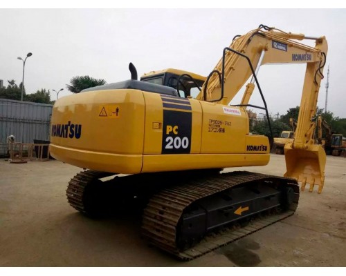 Гусеничный экскаватор Komatsu PC200 Гусеничный экскаватор Komatsu PC200