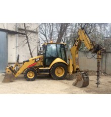 Экскаватор-погрузчик с ямобуром CAT